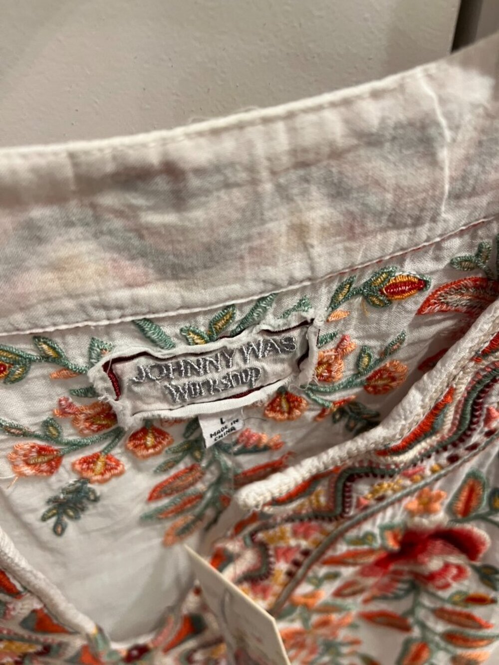 NWT Johnny Was Alise Flare Sleeve Boho Blouse in White Embroidered V-neck Top L - Picture 5 of 13